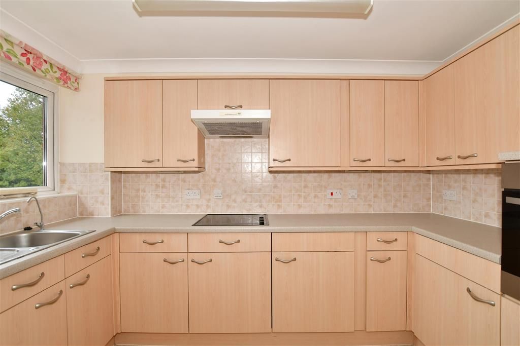 Property photo 1 of 10 Kitchen