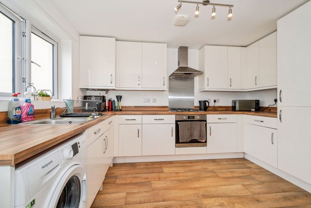 Property photo 2 of 17 Kitchen Diner