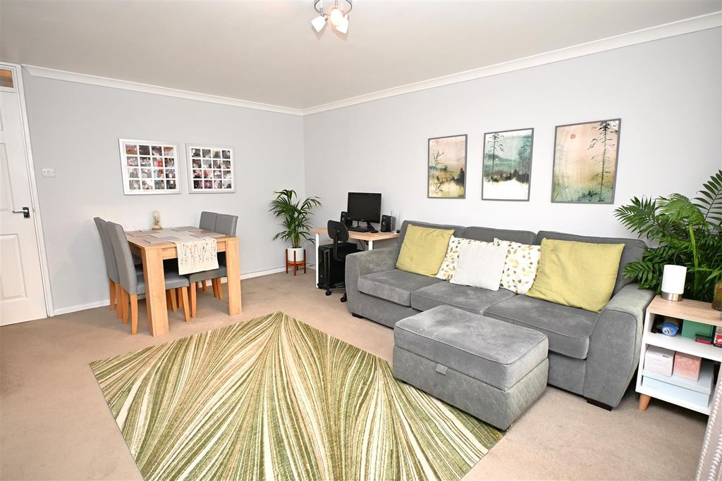 Property photo 2 of 11 Living Room