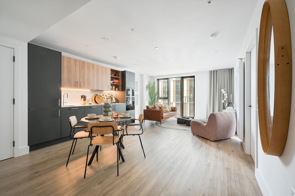 Property photo 2 of 21 Image