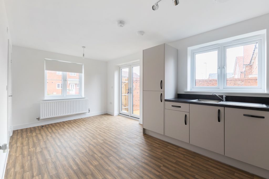 Property photo 3 of 12 Photo