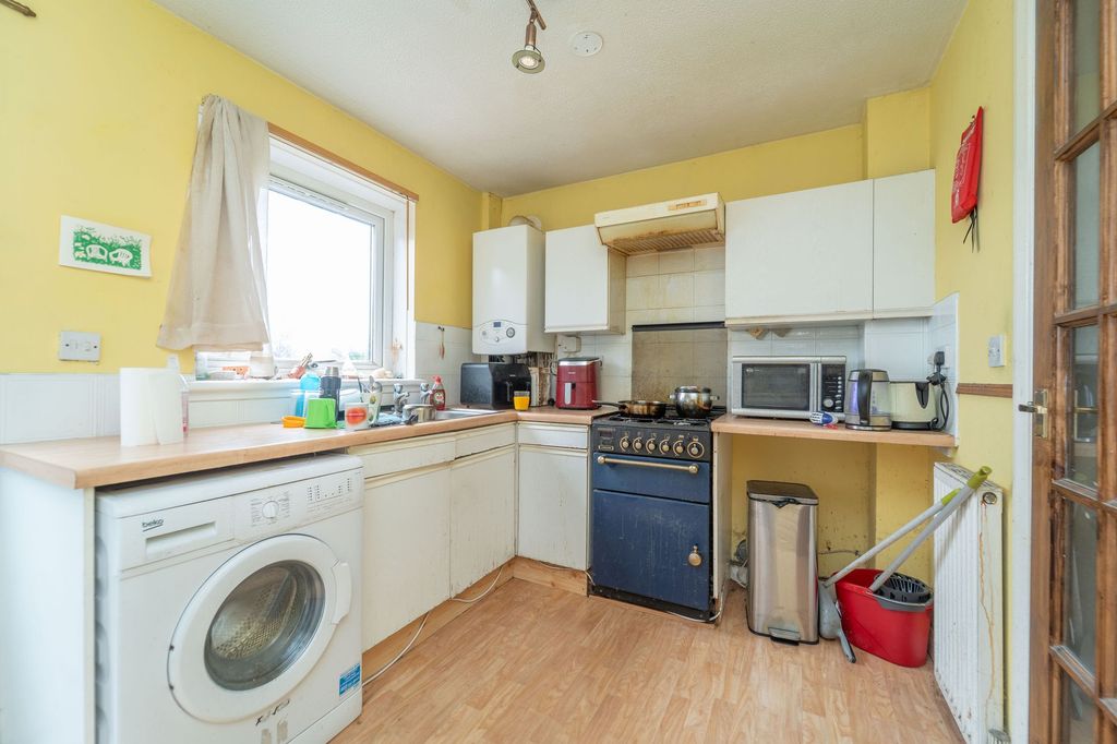 Property photo 3 of 22 Kitchen