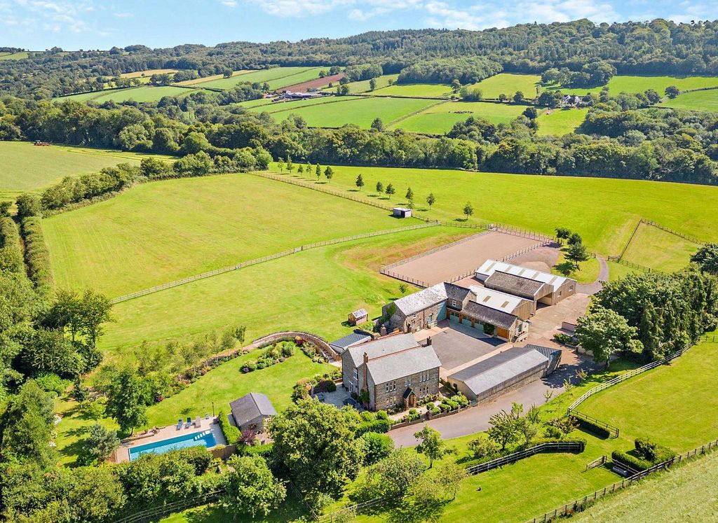 Property photo 1 of 38 Southcote Farm