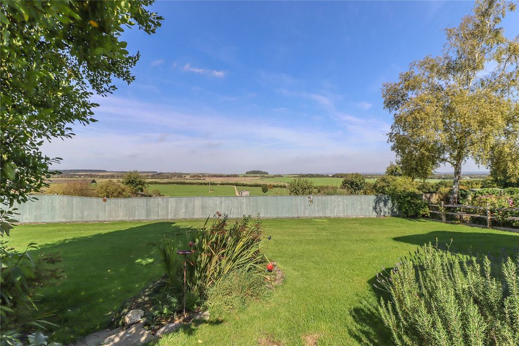 Property photo 2 of 27 Picture No. 45