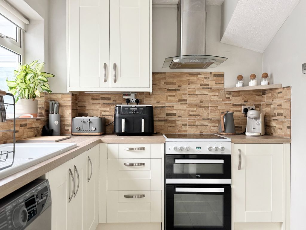 Property photo 1 of 19 The Crest, Ridgeway Avenue, Dunstable