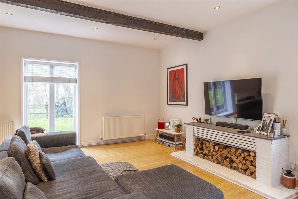 Property photo 3 of 54 Lounge