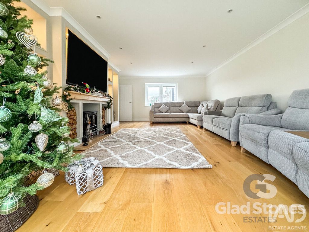 Property photo 3 of 35