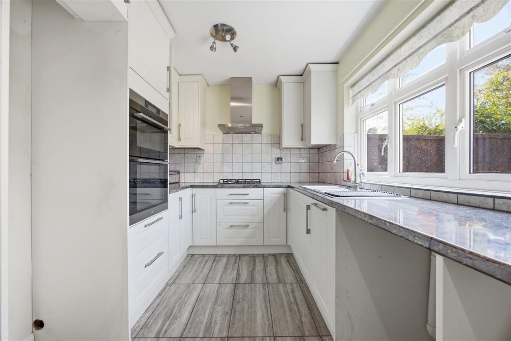 Property photo 3 of 14 Kitchen
