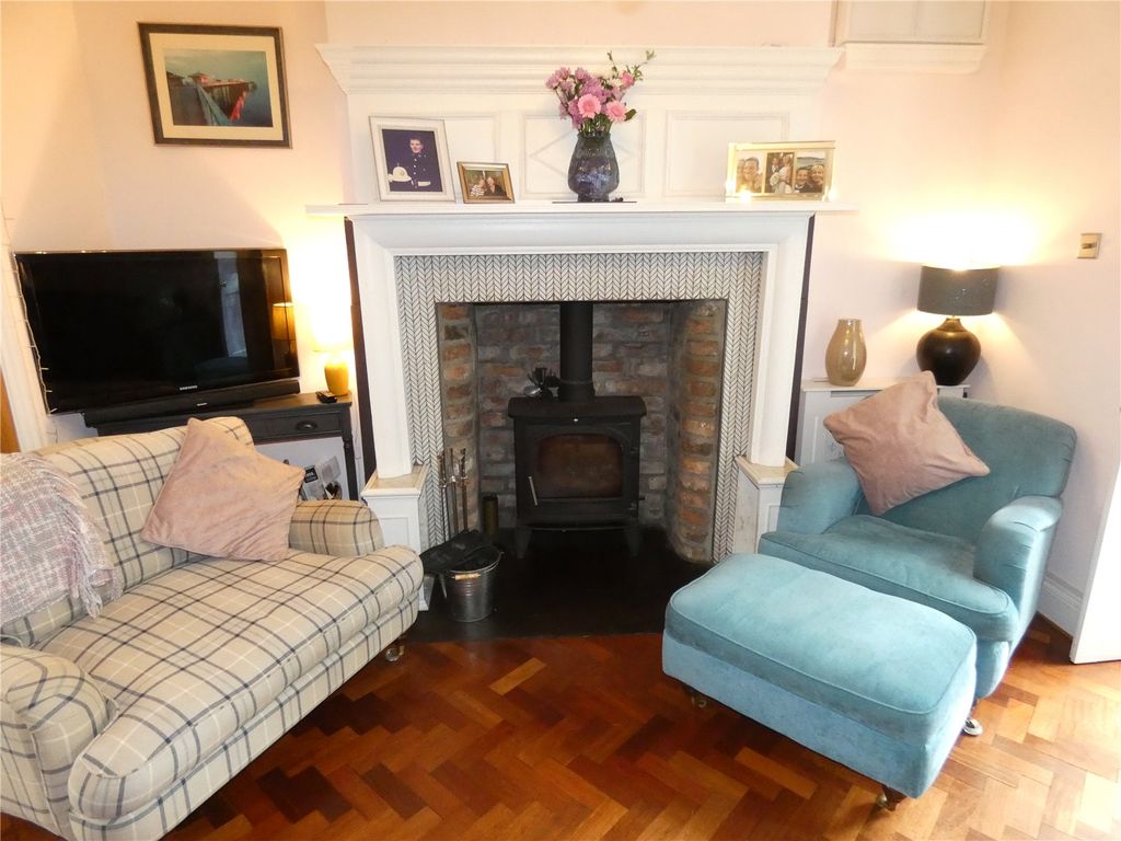 Property photo 2 of 37 Picture No. 13