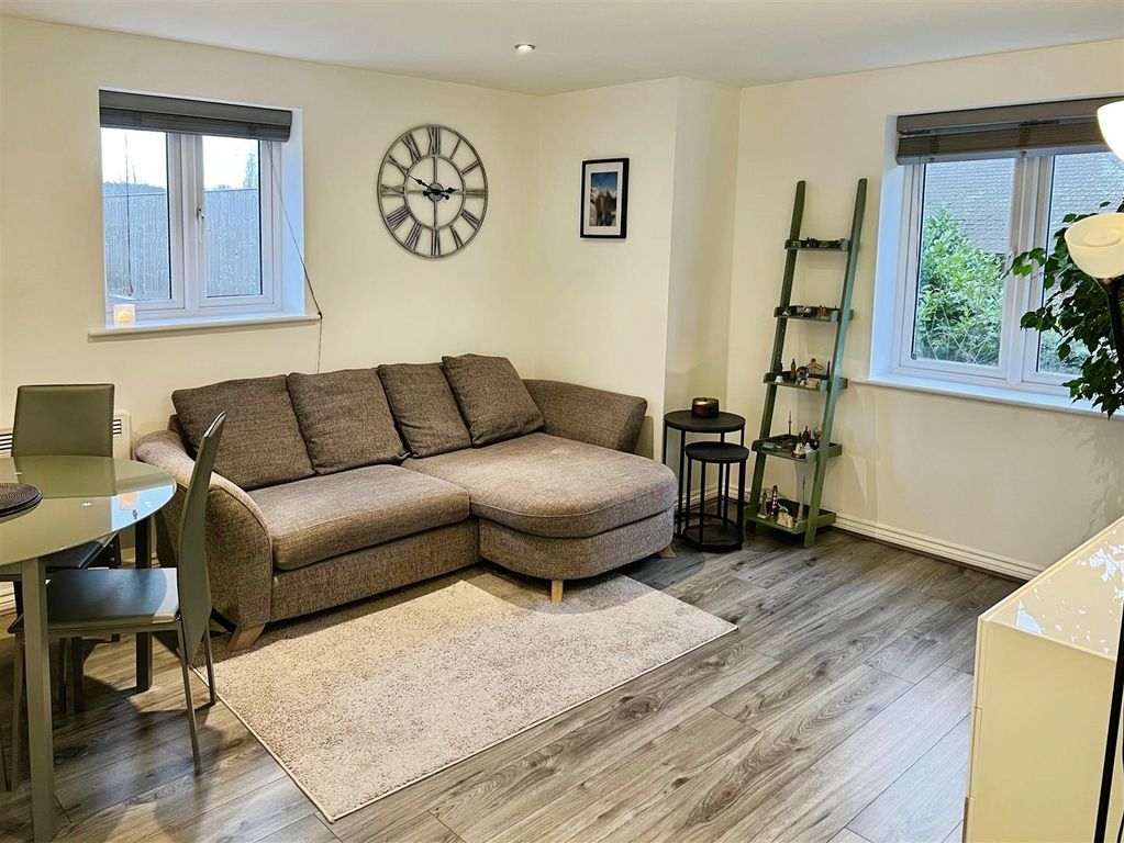 Property photo 2 of 17 Lounge