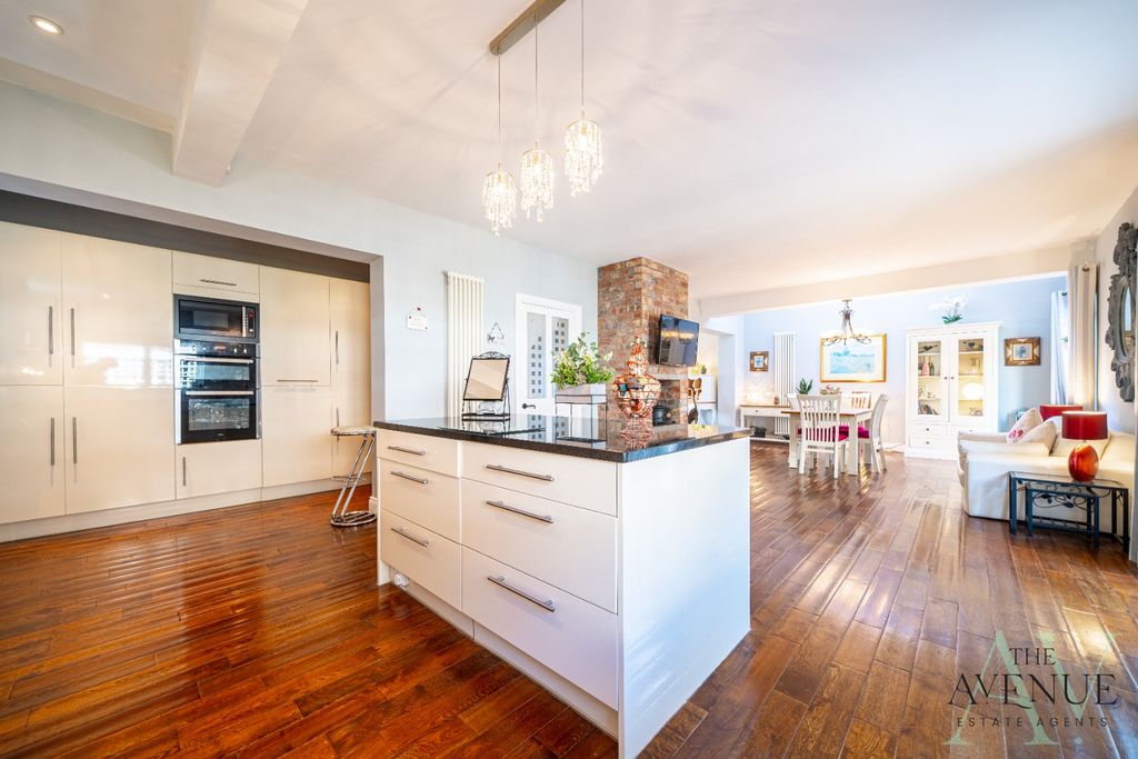 Property photo 2 of 45 3988705