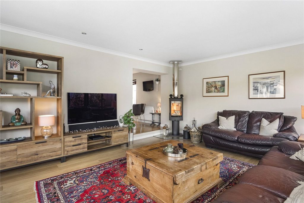 Property photo 2 of 39 Lochside Drive