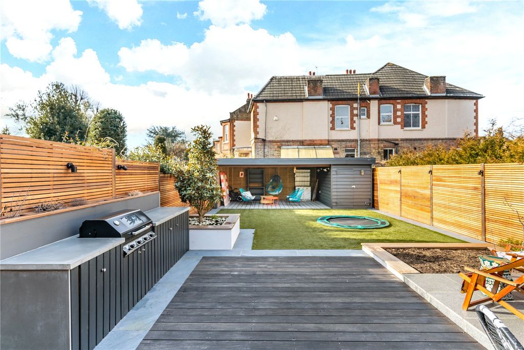 Property photo 1 of 35 Garden