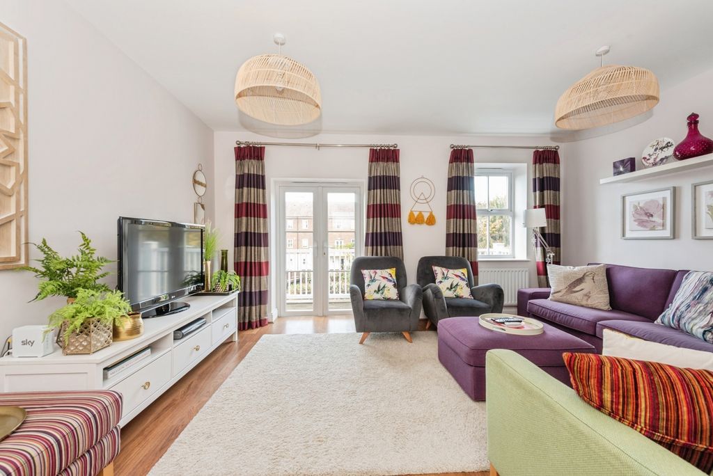 Property photo 2 of 26 Living Room