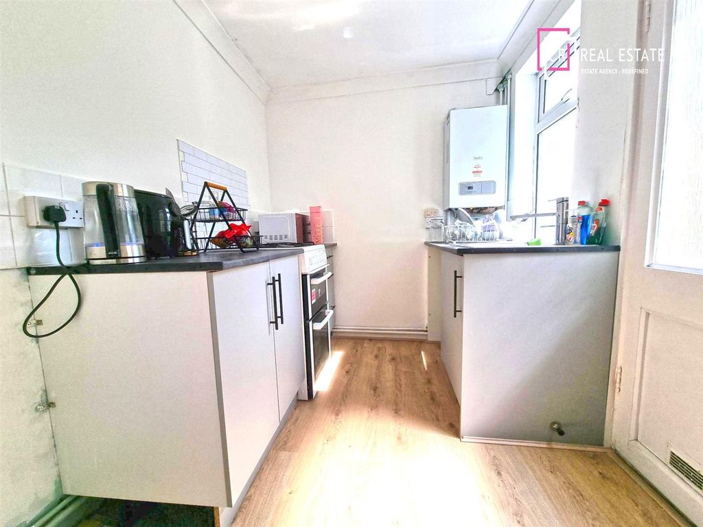 Property photo 3 of 5 Shared Kitchen