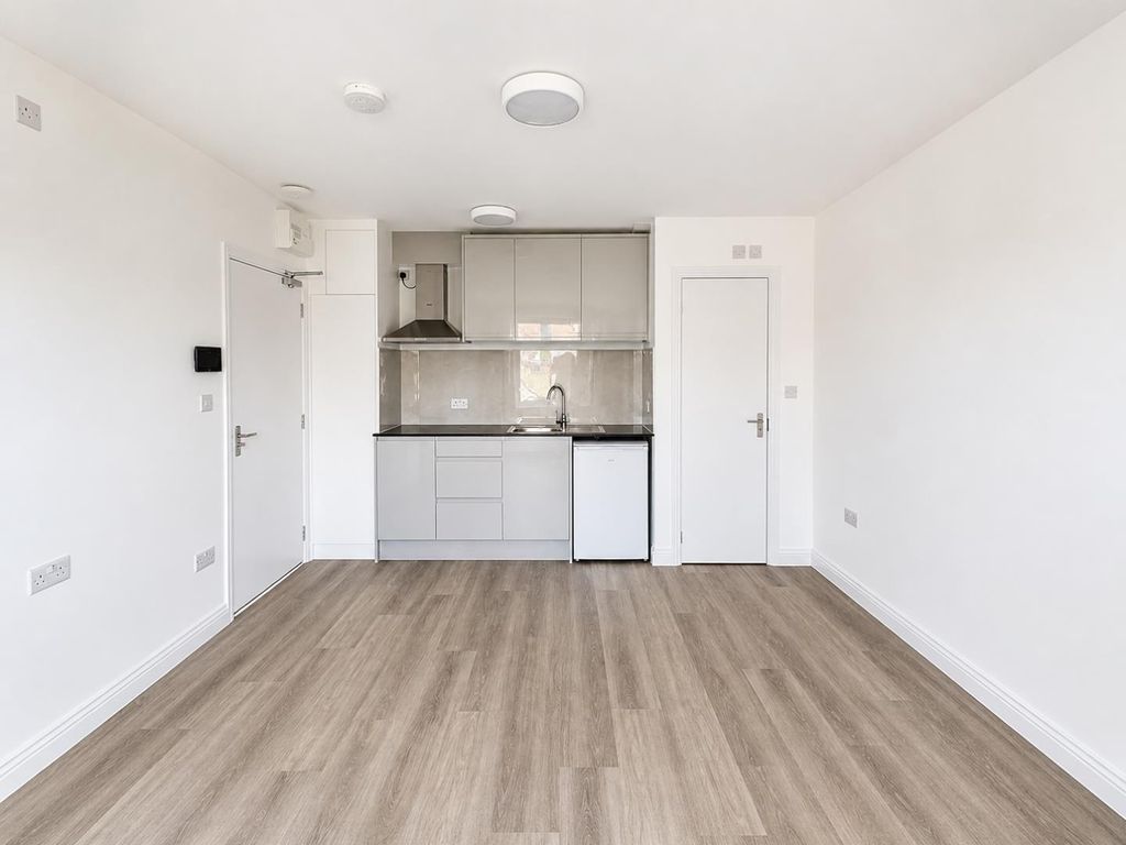 Property photo 3 of 4 Studio