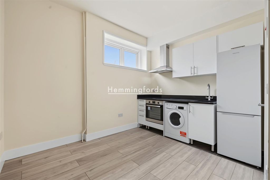 Property photo 1 of 14 Flat 3, 426 West Green Road N15 3Pu-With Watermark