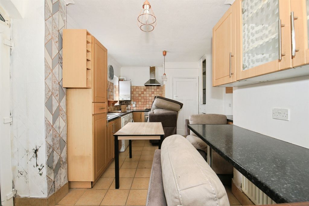 Property photo 2 of 20