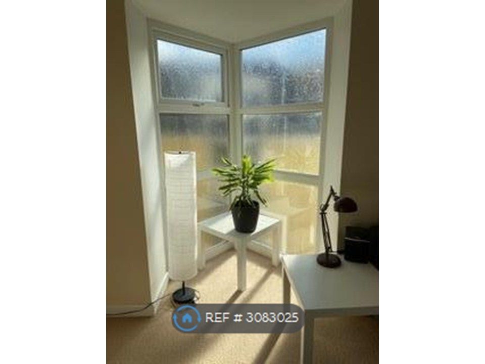Property photo 2 of 11 Living Room