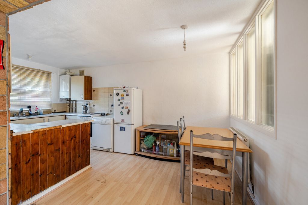 Property photo 2 of 15 1500572-9-6A705Fc...
