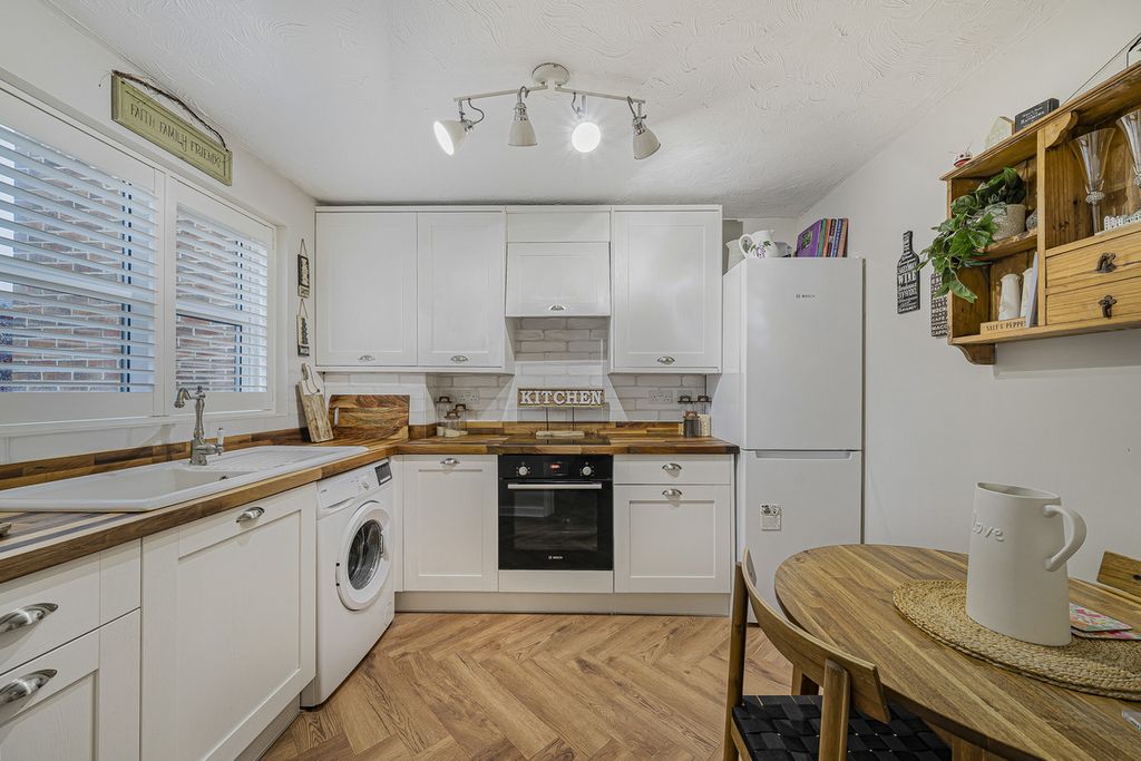 Property photo 3 of 23