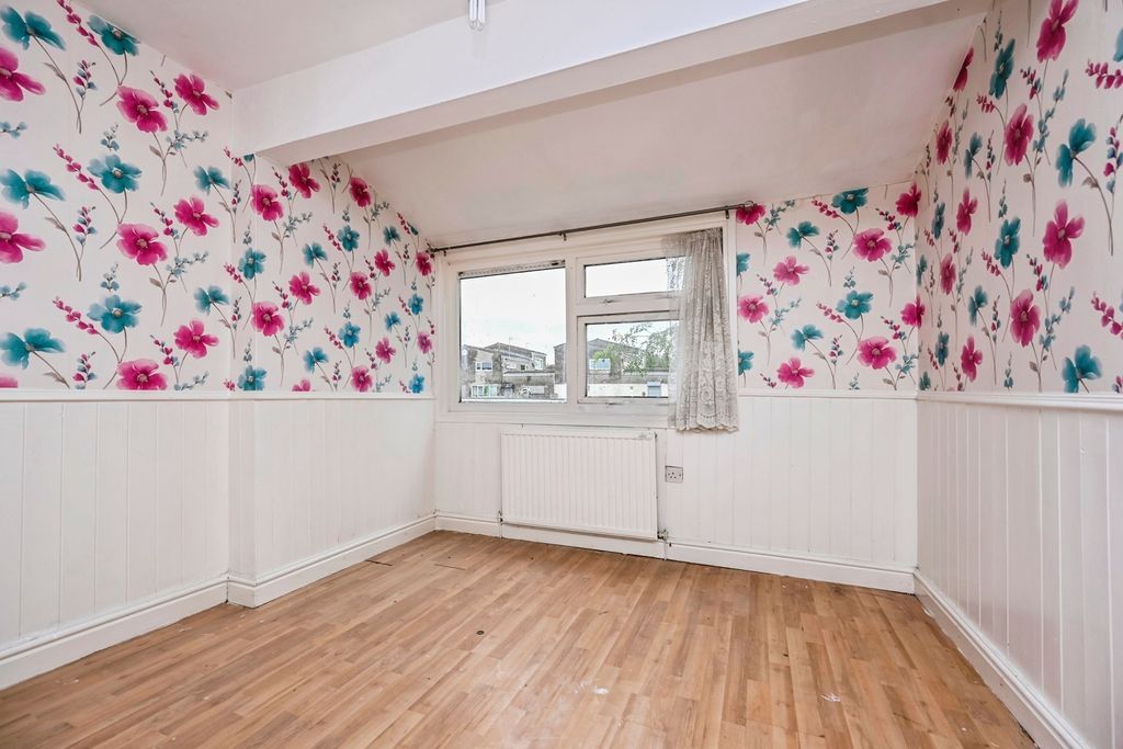 Property photo 3 of 8 Bedroom