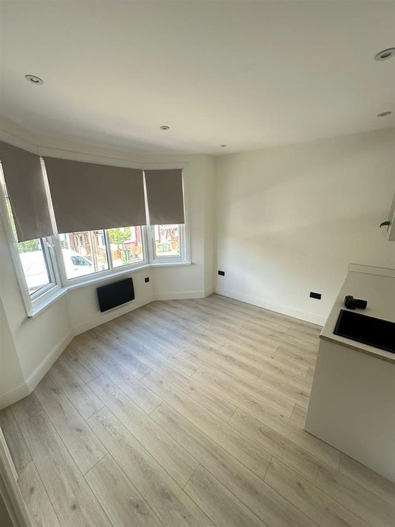Property photo 1 of 10 Bedford Studio.Jpg