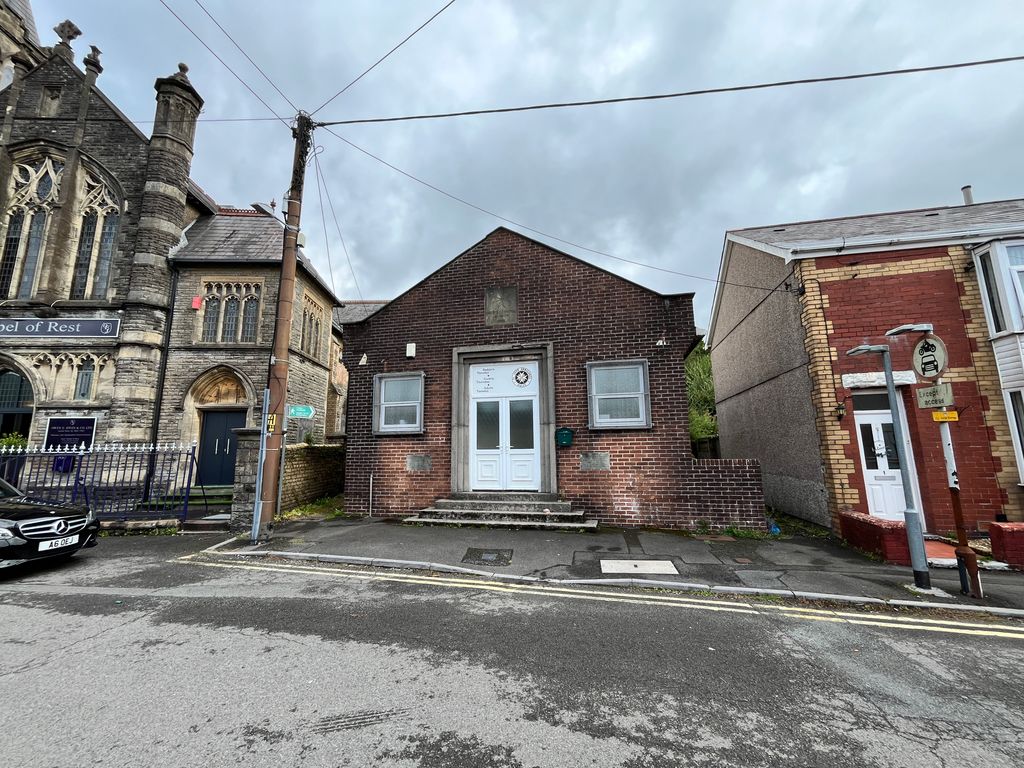 Property photo 1 of 17