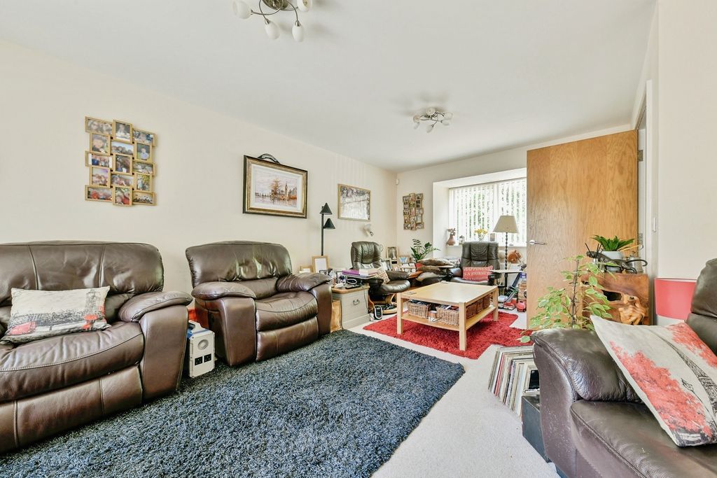 Property photo 3 of 19 Living Room