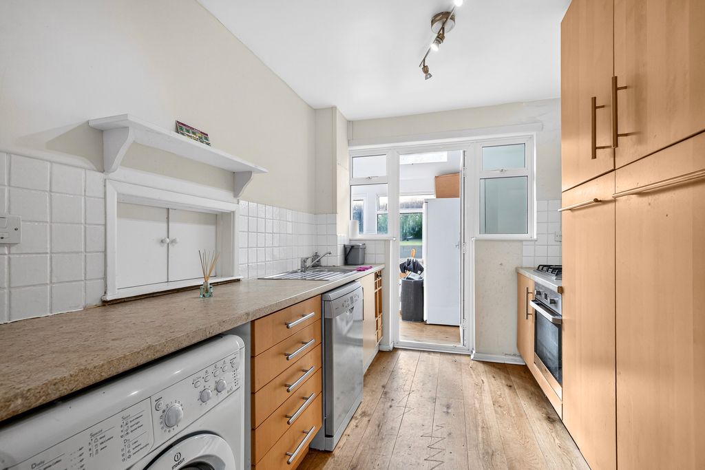 Property photo 2 of 20