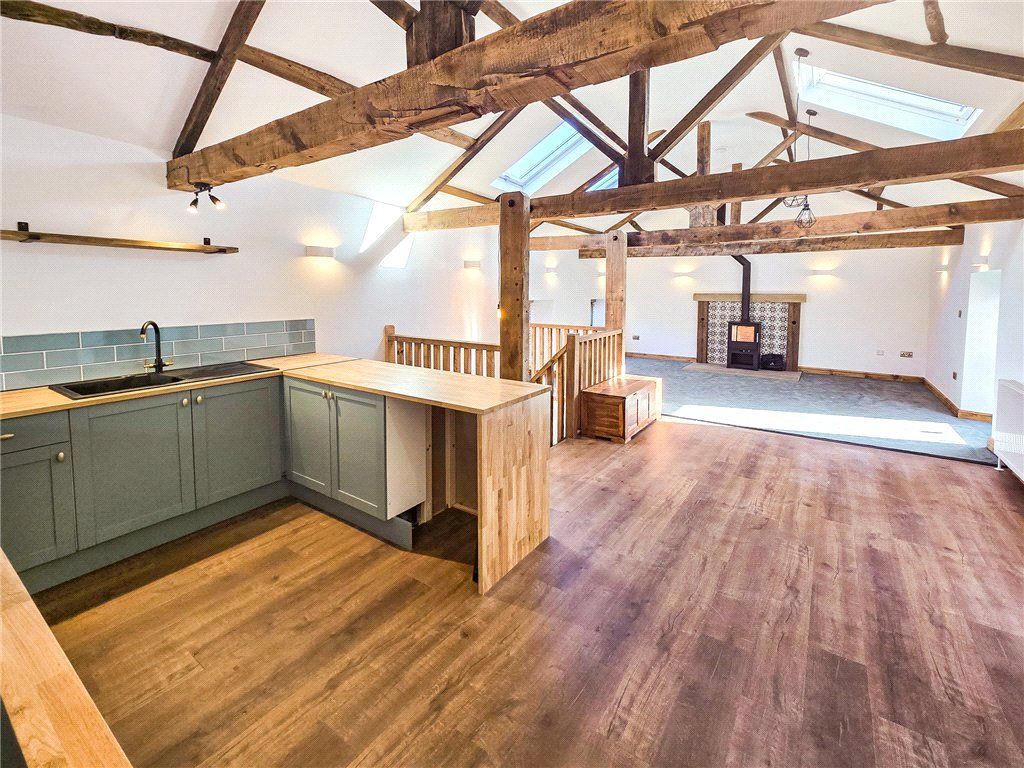 Property photo 2 of 8 Living/Kitchen