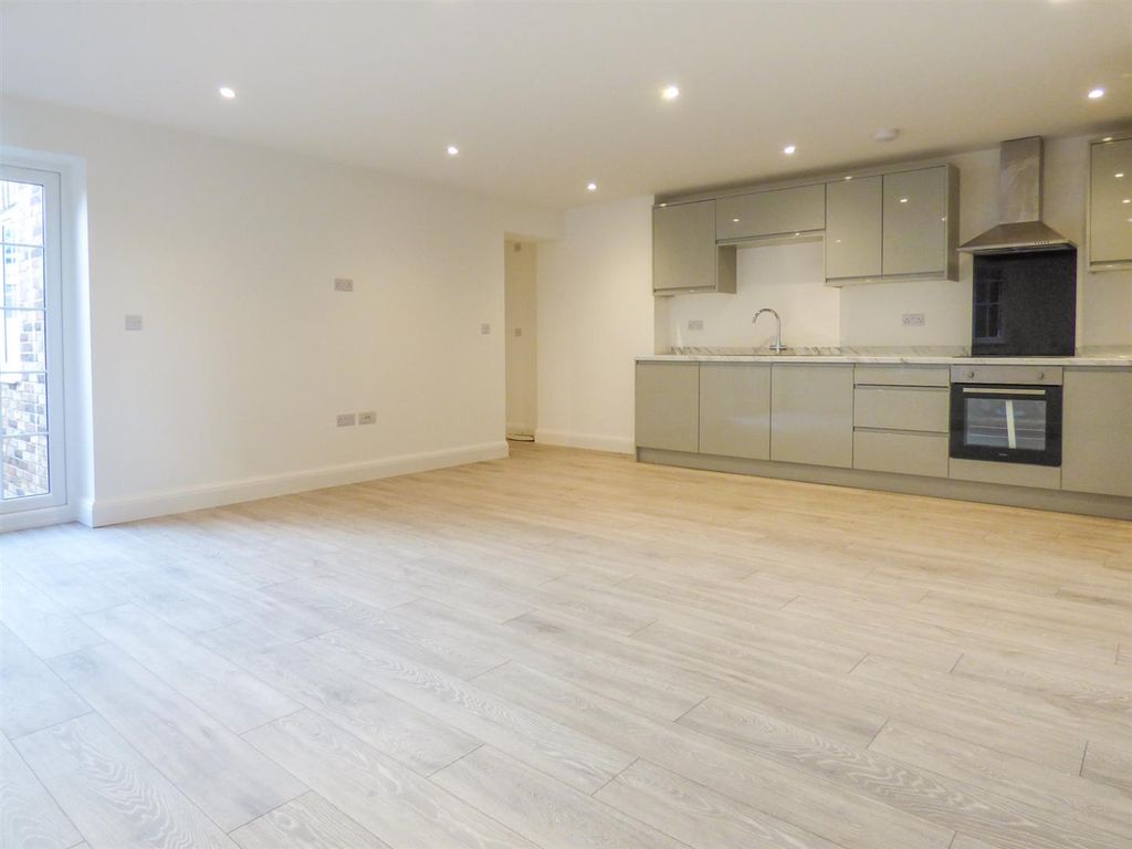 Property photo 3 of 7 Flat 1 Kitchen 2.Jpg