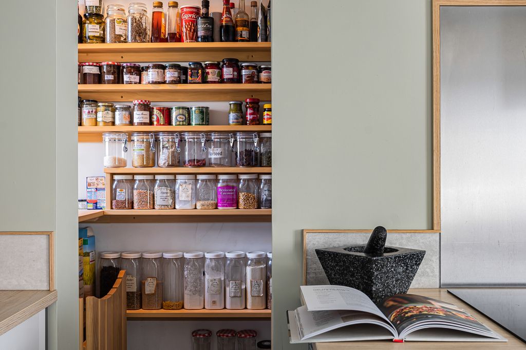 Property photo 2 of 27