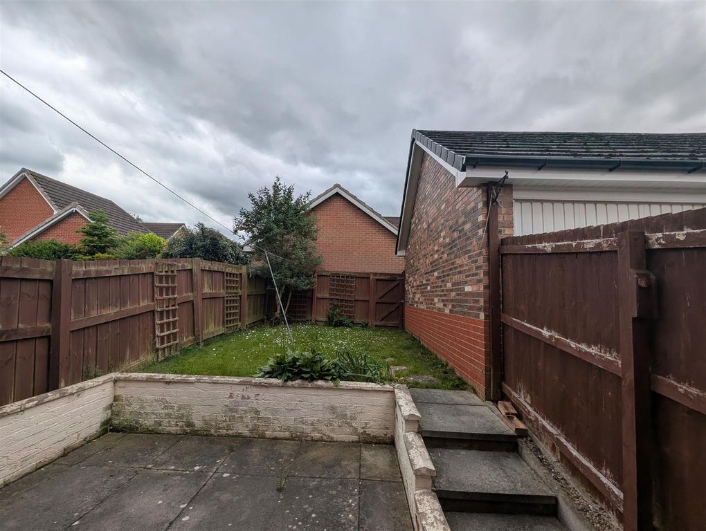 Property photo 2 of 11 Externally