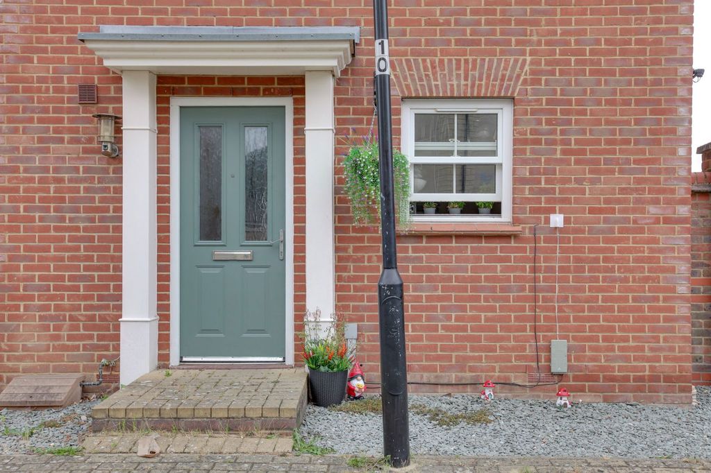 Property photo 2 of 17