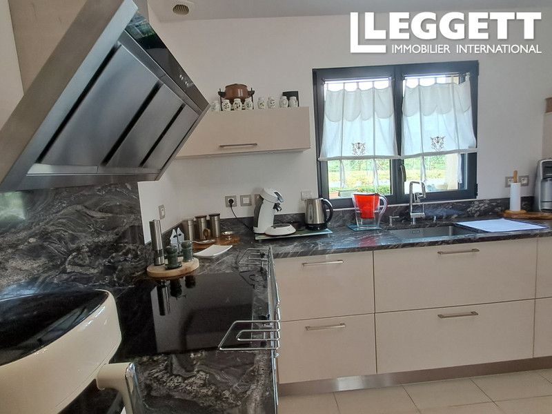 Property photo 2 of 10