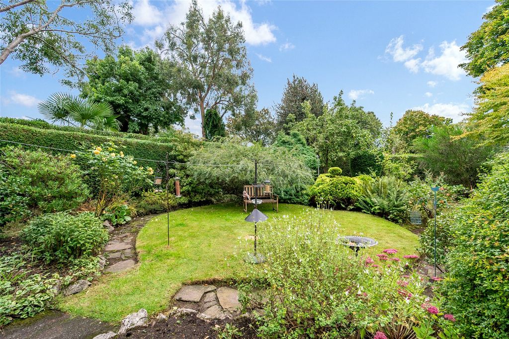 Property photo 2 of 28 Picture No. 11