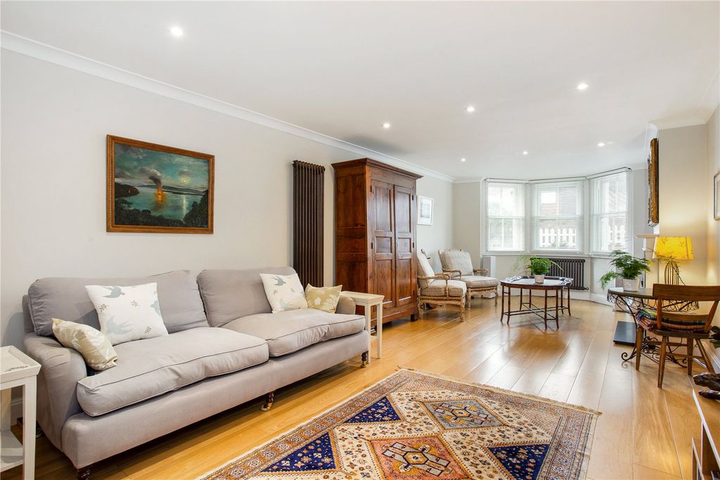 Property photo 3 of 19 Living Room