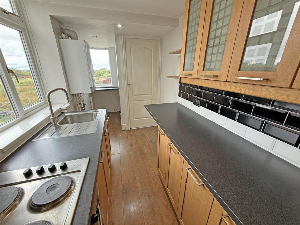 Property photo 3 of 9 Kitchen.Jpg