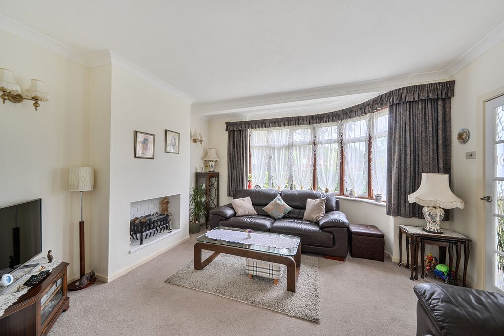 Property photo 2 of 17 1480596-9-6A340Ff...
