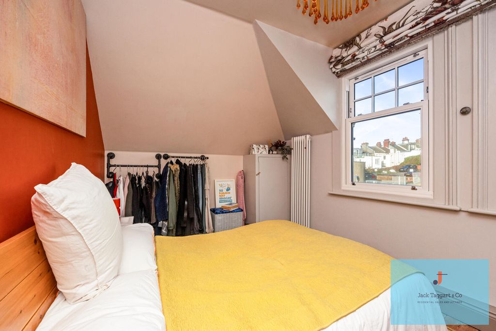 Property photo 2 of 16 Bedroom