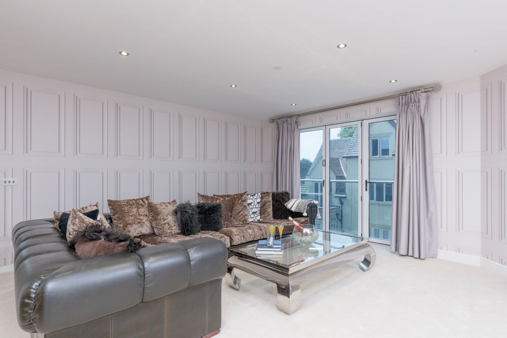 Property photo 3 of 12