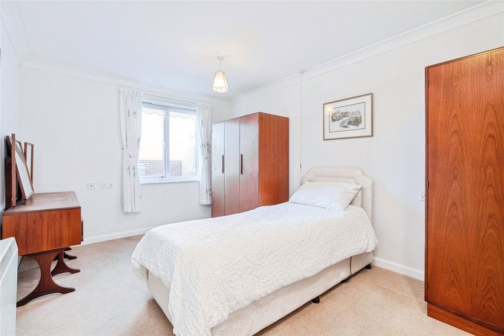Property photo 3 of 10 Bedroom