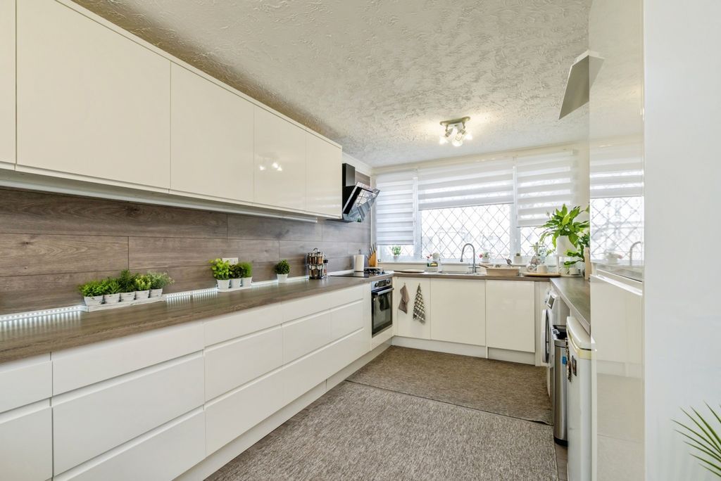 Property photo 3 of 19 Pbox-Img.Jpg