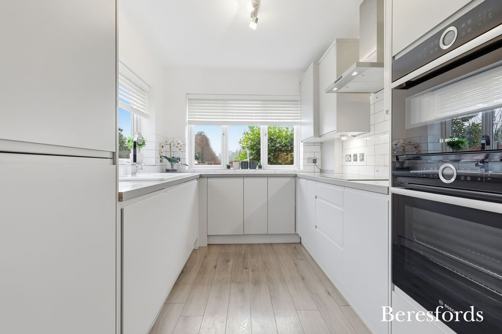 Property photo 2 of 24 Picture No. 17