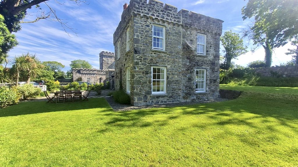 Property photo 1 of 18