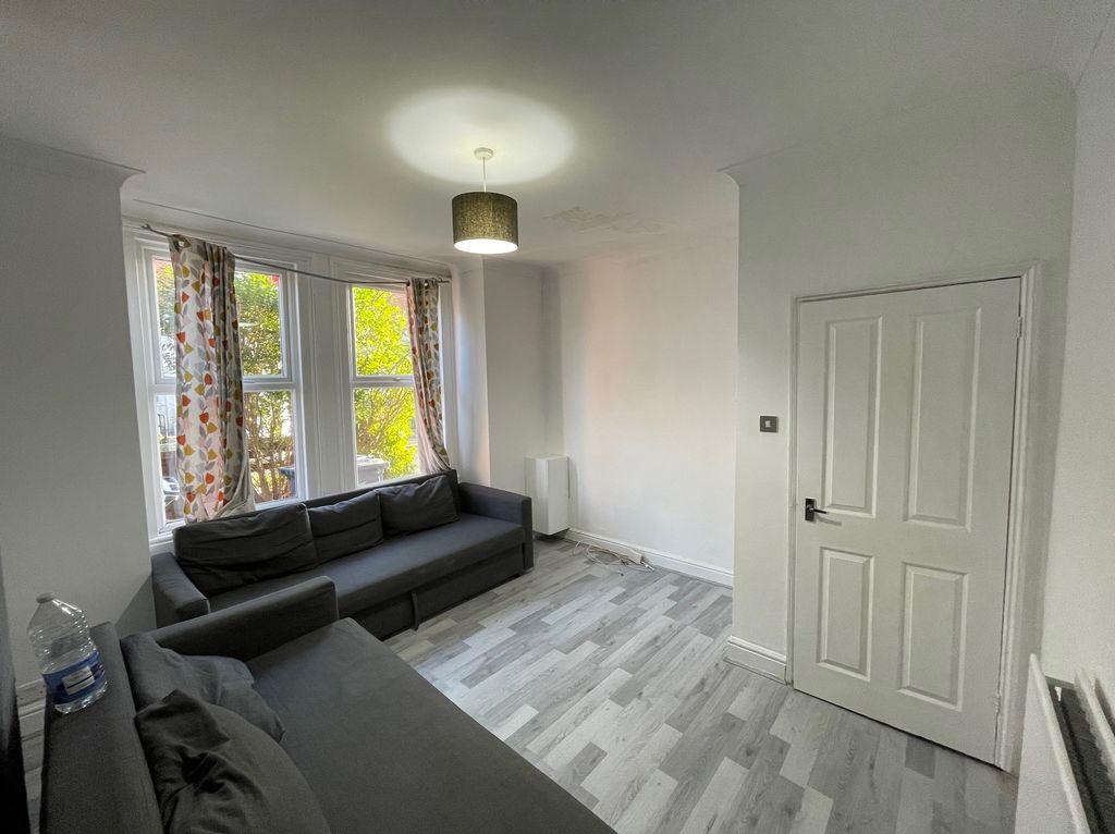 Property photo 2 of 5 1