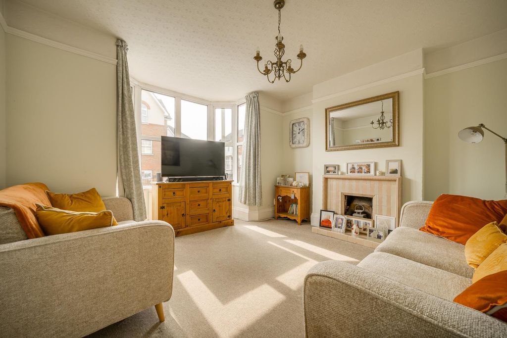 Property photo 2 of 20