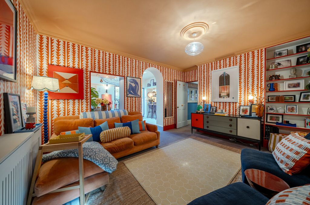 Property photo 2 of 16 1408245-17-698321...