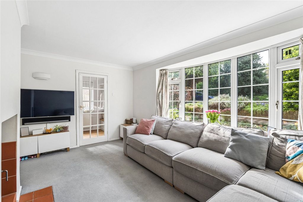 Property photo 2 of 26 Sitting Room